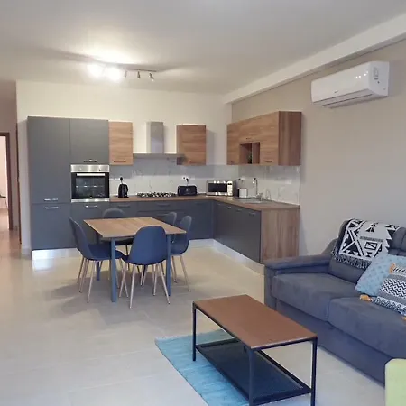 Falcon Apartment *